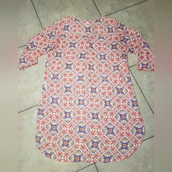 Fig and Flower Patterned Lightweight Tunic Size Large - Picture 2 of 11